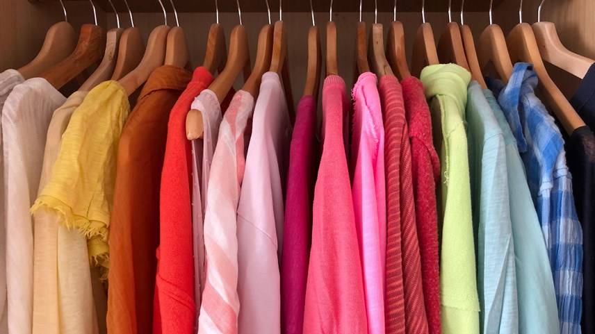 How to remove coffee stains from coloured clothes